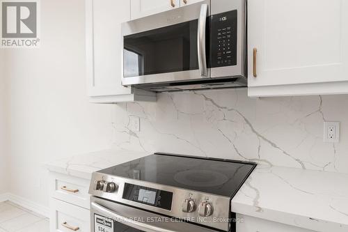 5823 Tenth Line W, Mississauga (Churchill Meadows), ON - Indoor Photo Showing Kitchen