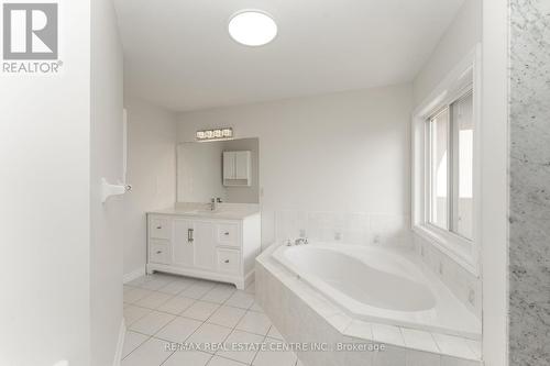 5823 Tenth Line W, Mississauga (Churchill Meadows), ON - Indoor Photo Showing Bathroom