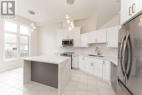 5823 Tenth Line W, Mississauga (Churchill Meadows), ON - Indoor Photo Showing Kitchen With Upgraded Kitchen