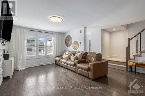 236 Sunset Crescent, Prescott And Russell, ON - Indoor Photo Showing Living Room