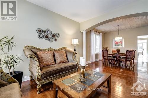 717 Lakebreeze Circle, Ottawa, ON - Indoor Photo Showing Living Room