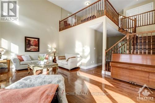 717 Lakebreeze Circle, Ottawa, ON - Indoor Photo Showing Living Room