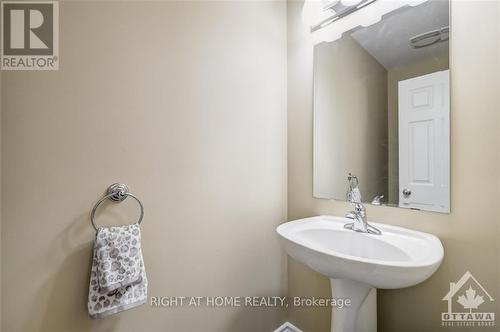 717 Lakebreeze Circle, Ottawa, ON - Indoor Photo Showing Bathroom