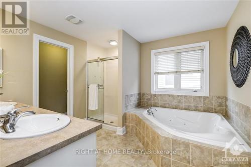 717 Lakebreeze Circle, Ottawa, ON - Indoor Photo Showing Bathroom