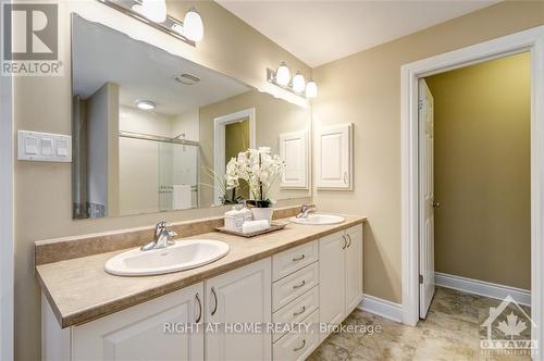 717 Lakebreeze Circle, Ottawa, ON - Indoor Photo Showing Bathroom