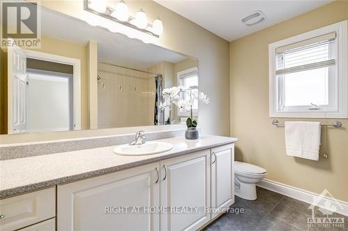 717 Lakebreeze Circle, Ottawa, ON - Indoor Photo Showing Bathroom