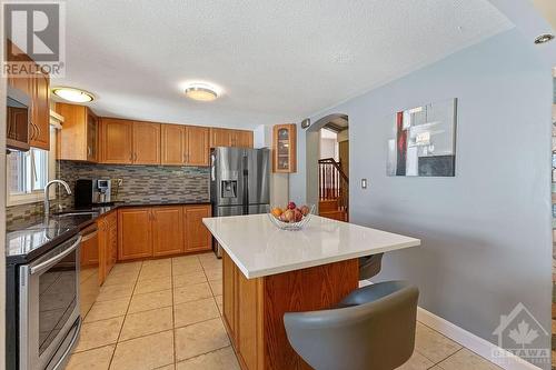 2114 Erinbrook Crescent, Ottawa, ON - Indoor Photo Showing Kitchen