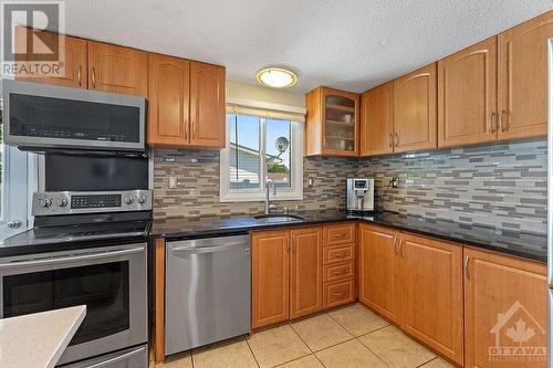 2114 Erinbrook Crescent, Ottawa, ON - Indoor Photo Showing Kitchen