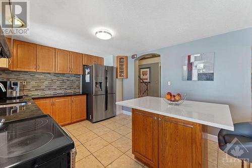 2114 Erinbrook Crescent, Ottawa, ON - Indoor Photo Showing Kitchen