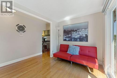 2114 Erinbrook Crescent, Ottawa, ON - Indoor Photo Showing Living Room