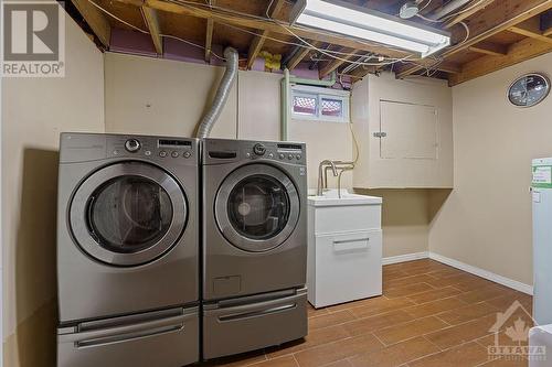 2114 Erinbrook Crescent, Ottawa, ON - Indoor Photo Showing Laundry Room