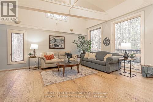 5561 Marion Street, Thames Centre (Dorchester), ON - Indoor Photo Showing Living Room