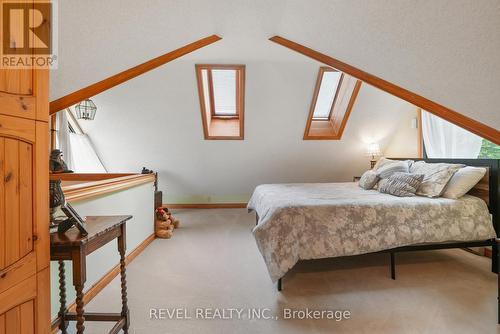 2 Mountainview Road, Mulmur, ON - Indoor Photo Showing Bedroom