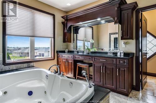 1821 Talbot Road, Kingsville, ON - Indoor Photo Showing Bathroom