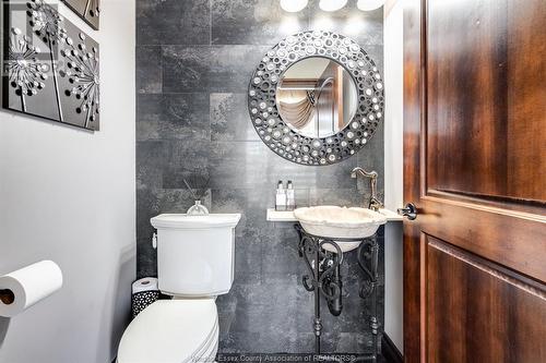 1821 Talbot Road, Kingsville, ON - Indoor Photo Showing Bathroom