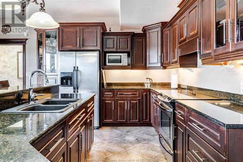 1821 Talbot Road, Kingsville, ON - Indoor Photo Showing Kitchen With Double Sink With Upgraded Kitchen