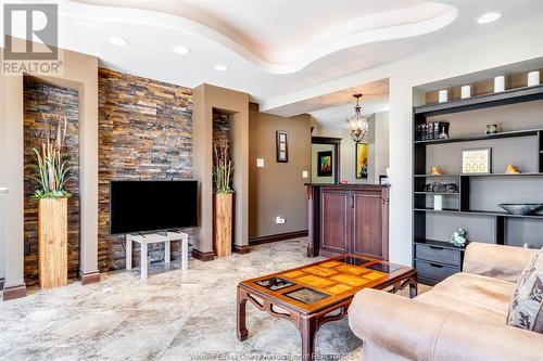 1821 Talbot Road, Kingsville, ON - Indoor Photo Showing Living Room