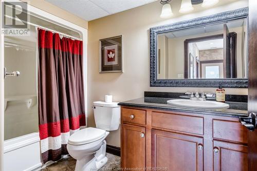 1821 Talbot Road, Kingsville, ON - Indoor Photo Showing Bathroom