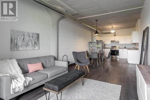 2109 Ottawa Street Unit# 204, Windsor, ON - Indoor Photo Showing Living Room