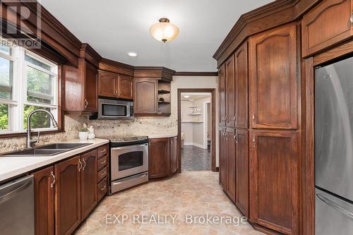 523 Lake Drive E, Georgina (Historic Lakeshore Communities), ON - Indoor Photo Showing Kitchen With Double Sink