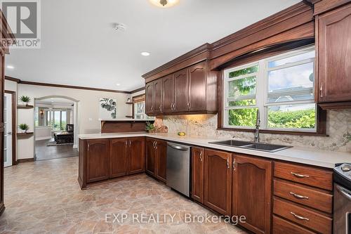 523 Lake Drive E, Georgina (Historic Lakeshore Communities), ON - Indoor Photo Showing Kitchen With Double Sink