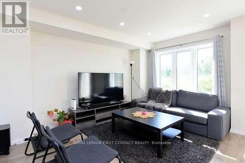 244 Esther Crescent, Thorold, ON - Indoor Photo Showing Living Room