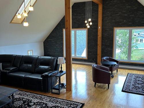 Living room - 2033 Rue Bell, Sept-Îles, QC - Indoor Photo Showing Living Room