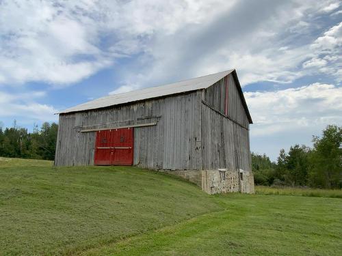 Barn - 21 8E Concession, Grenville-Sur-La-Rouge, QC 