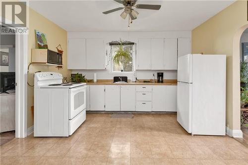 60 William Street, Chelmsford, ON - Indoor Photo Showing Kitchen