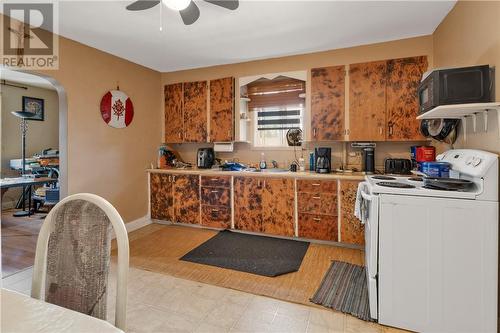 60 William Street, Chelmsford, ON - Indoor Photo Showing Kitchen