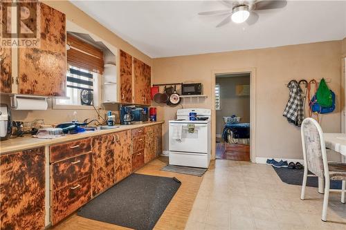 60 William Street, Chelmsford, ON - Indoor Photo Showing Kitchen