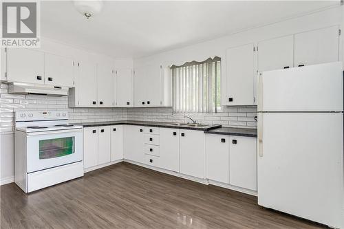 60 William Street, Chelmsford, ON - Indoor Photo Showing Kitchen With Double Sink