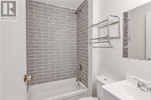 60 William Street, Chelmsford, ON - Indoor Photo Showing Bathroom