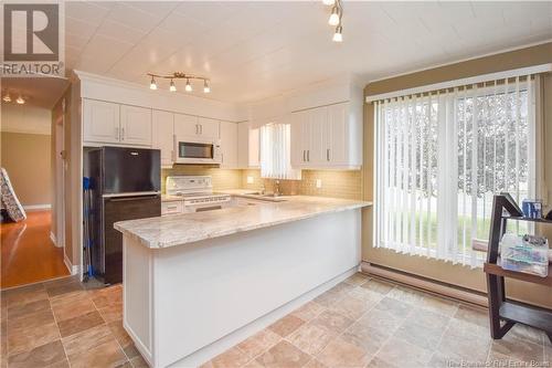 851 Saint-Joseph Boulevard, Saint-Léolin, NB - Indoor Photo Showing Kitchen