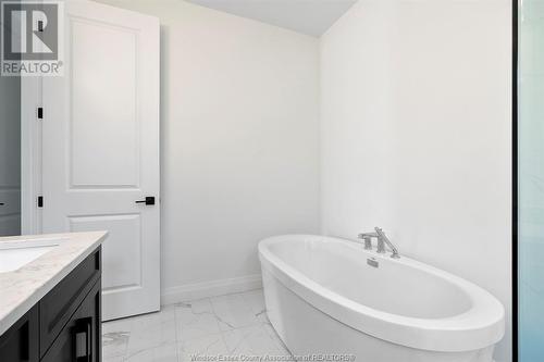 3655 Sutton Avenue, Windsor, ON - Indoor Photo Showing Bathroom