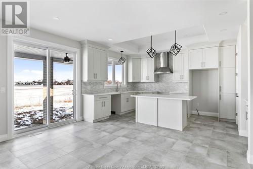 625 Orchards Crescent, Windsor, ON - Indoor Photo Showing Kitchen With Upgraded Kitchen