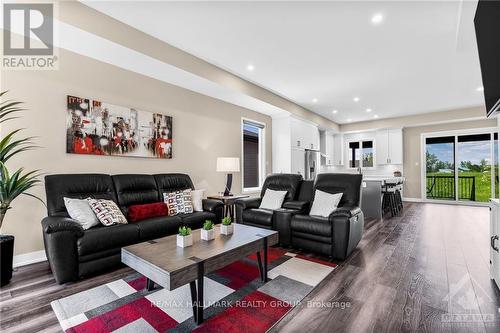 180 Bordeau Street, Prescott And Russell, ON - Indoor Photo Showing Living Room