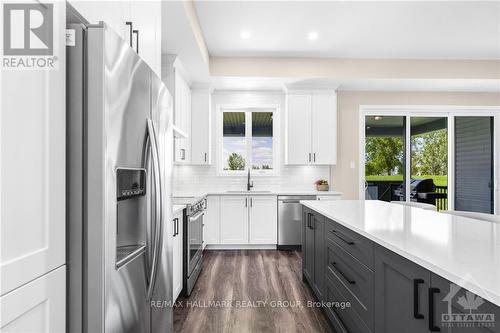 180 Bordeau Street, Prescott And Russell, ON - Indoor Photo Showing Kitchen With Upgraded Kitchen