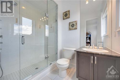 80 Puccini Drive, Richmond Hill, ON - Indoor Photo Showing Bathroom