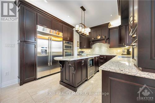 80 Puccini Drive, Richmond Hill (Oak Ridges), ON - Indoor Photo Showing Kitchen With Upgraded Kitchen