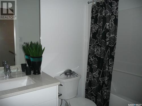 423 Pepper Street, Saskatoon, SK - Indoor Photo Showing Bathroom