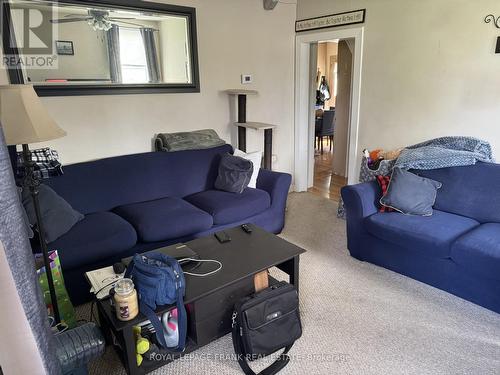 411 Townline Road N, Clarington, ON - Indoor Photo Showing Living Room