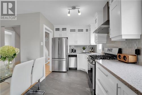 384 Mcnab Avenue, Renfrew, ON - Indoor Photo Showing Kitchen With Upgraded Kitchen