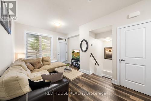 21 - 261 Skinner Road, Hamilton (Waterdown), ON - Indoor Photo Showing Living Room