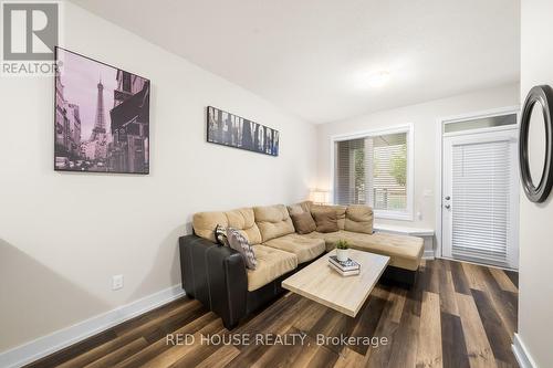 21 - 261 Skinner Road, Hamilton (Waterdown), ON - Indoor Photo Showing Living Room