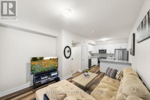 21 - 261 Skinner Road, Hamilton (Waterdown), ON - Indoor Photo Showing Living Room