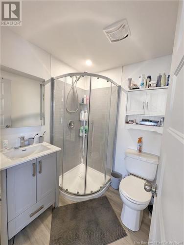 43 Leger, Caraquet, NB - Indoor Photo Showing Bathroom