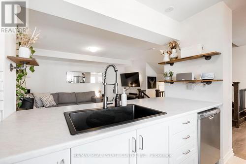 559 Buckeye Court, Milton (Cobban), ON - Indoor Photo Showing Kitchen