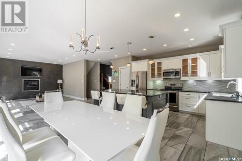 3613 Parliament Avenue, Regina, SK - Indoor Photo Showing Kitchen With Upgraded Kitchen