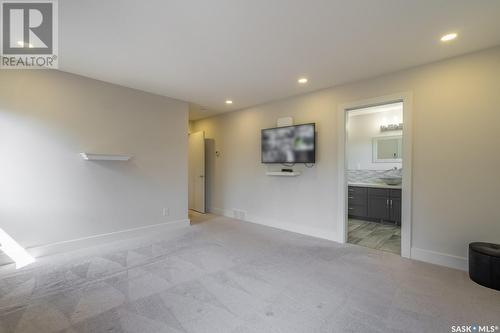 3613 Parliament Avenue, Regina, SK - Indoor